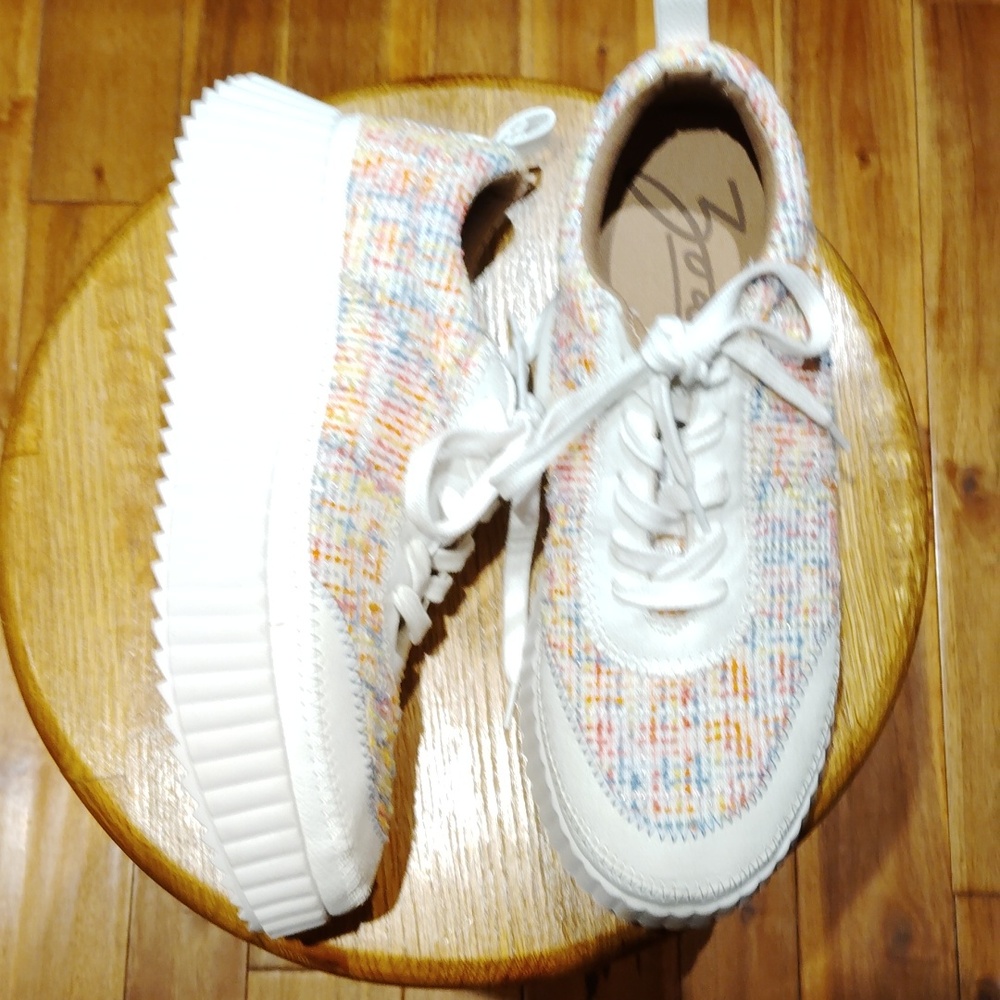 NEW ZODIAC Women's Chunky Sneaker